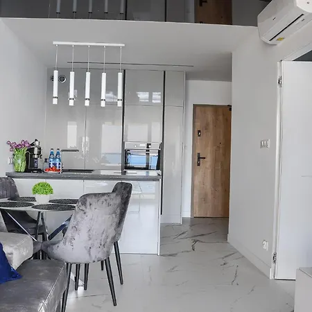 Gray Z Bezposrednim Widokiem Na Morze- Nadmorski Luksus 우스트 노리 모르스키